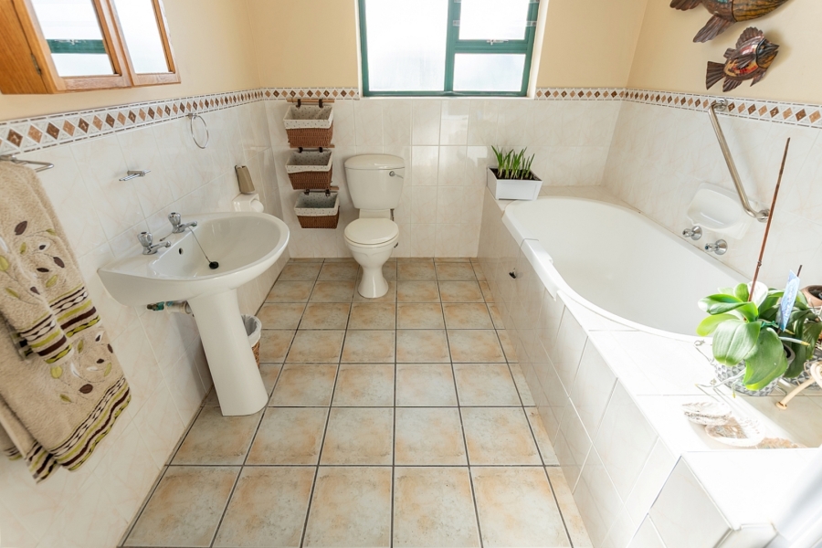 5 Bedroom Property for Sale in Duyker Eiland Western Cape